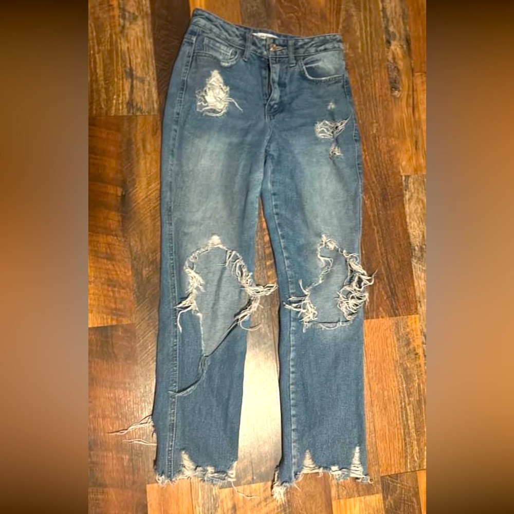 Buckle ripped boyfriend jeans